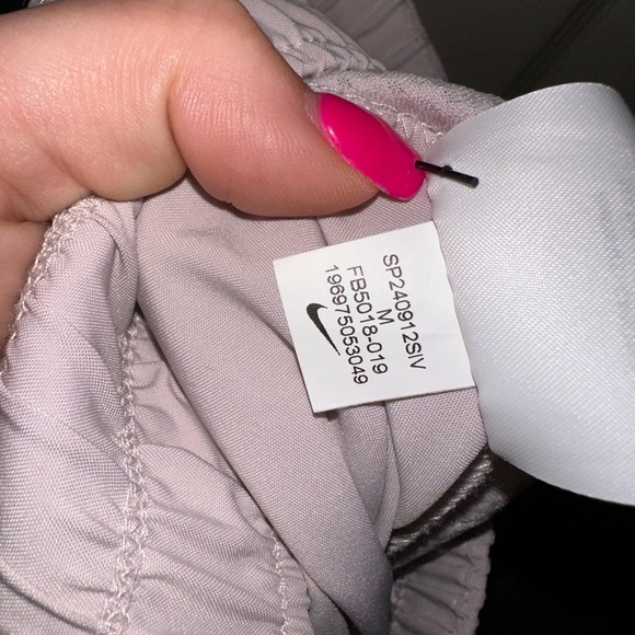 NWT Nike Women's Pants Taupe Gray M gym running athletic athleisure activewear - Picture 11 of 12